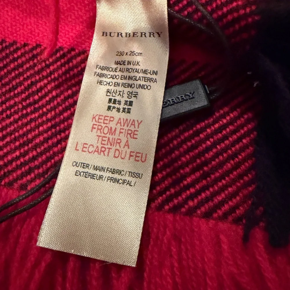 Burberry elegant throw